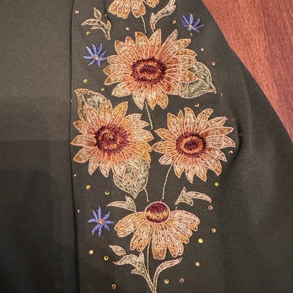 Quacker Factory Embroidered Top - Picture 6 of 10